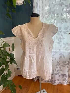 Atelier Nicole Miller White Eyelet Lace Flutter Sleeve Peplum Blouse - Medium